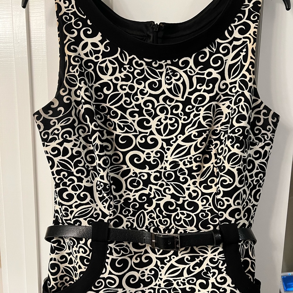 London Times size 12 belted dress with POCKETS!